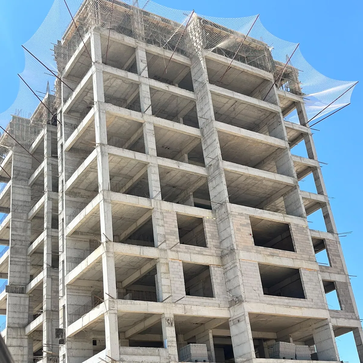 Antalya'da uygulanmış balkon güvenlik filesi