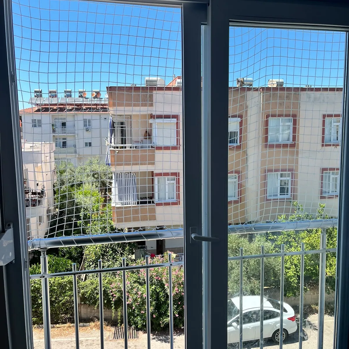 Çocuk güvenlik filesi rehberi: balkon ve pencerede düşme riskini nasıl sıfırlarsınız?